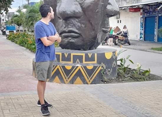 colombia/leticia/landmark/indio-monument