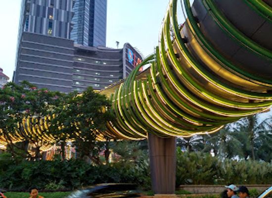 indonesia/jakarta/landmark/eco-skywalk-central-park-mall-neo-soho