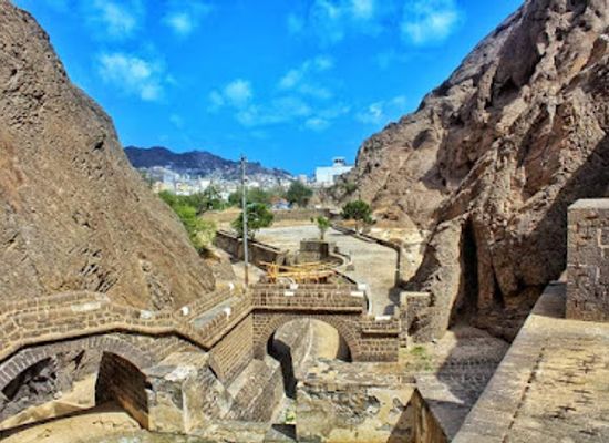 yemen/al-mahwit/landmark/alsahareej-water-tanks