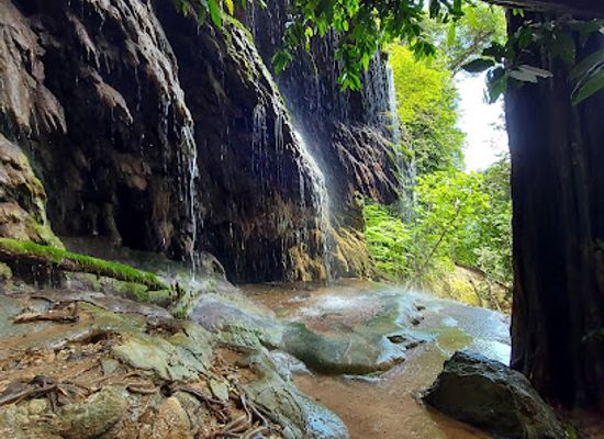 christmas-island/flying-fish-cove/landmark/hughs-dale-waterfall