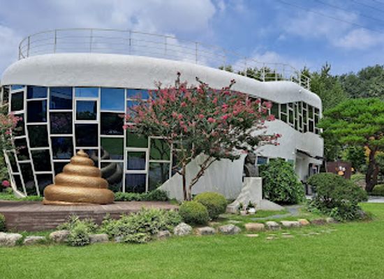south-korea/suwon/jangan-gu/landmark/mr-toilet-house