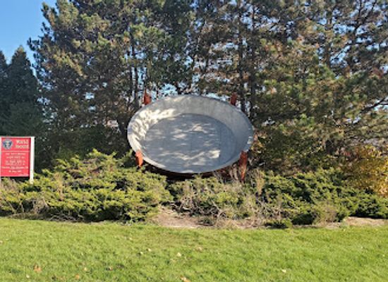 michigan/traverse-city/landmark/world-s-largest-cherry-pie-pan