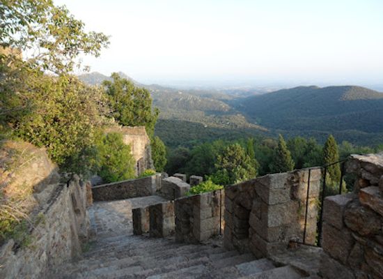 spain/catalonia/landmark/requesens-castle