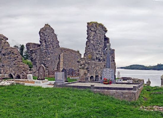 ireland/county-donegal/landmark/abbey-graveyard