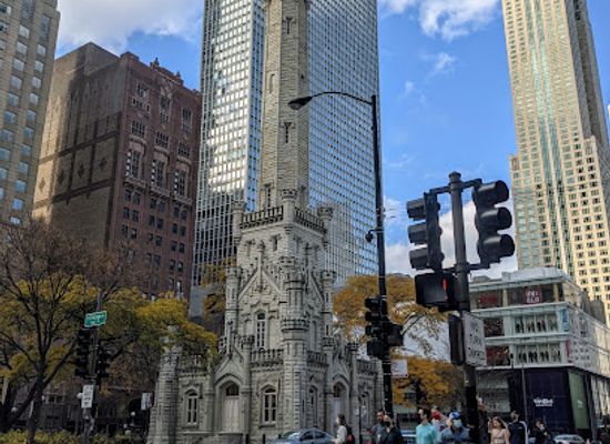 illinois/chicago/river-north/landmark/chicago-il-historical-water-tower