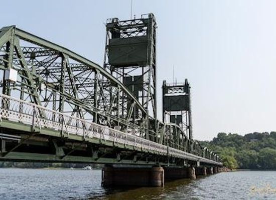 minnesota/twin-cities-metropolitan-area/landmark/stillwater-lift-bridge-historic-site