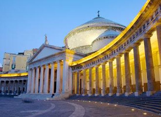 italy/campania/landmark/piazza-del-plebiscito