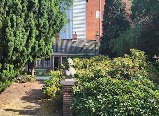 netherlands/groningen/landmark/vrouwe-ludewe-vink-statue