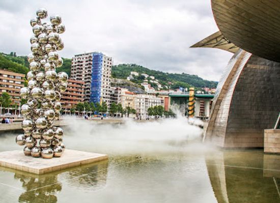 spain/bilbao/deusto/landmark/tall-tree-and-the-eye