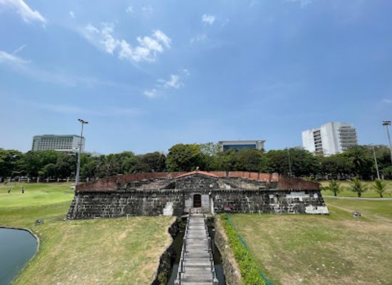 philippines/manila/landmark/puerta-de-santa-lucia