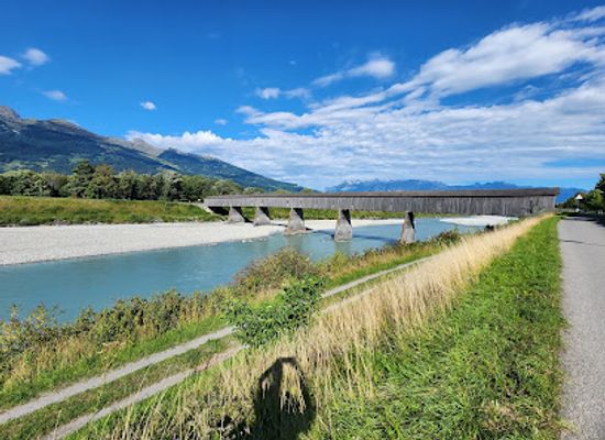 liechtenstein/mauren/landmark/alte-rheinbrucke