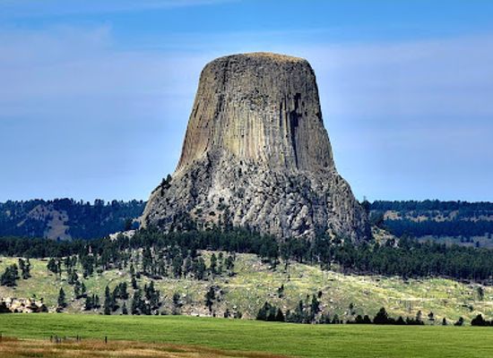wyoming/devils-tower-national-monument/landmark/devils-tower-information-marker-northbound