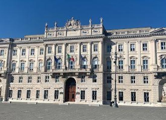 slovenia/coastal-karst/landmark/palazzo-del-lloyd-triestino
