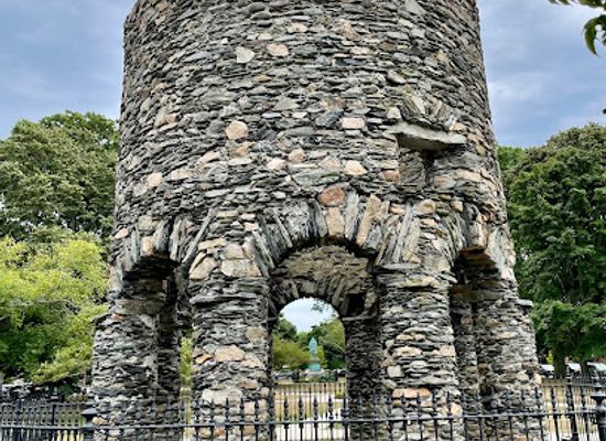 rhode-island/newport-county/landmark/newport-tower-museum
