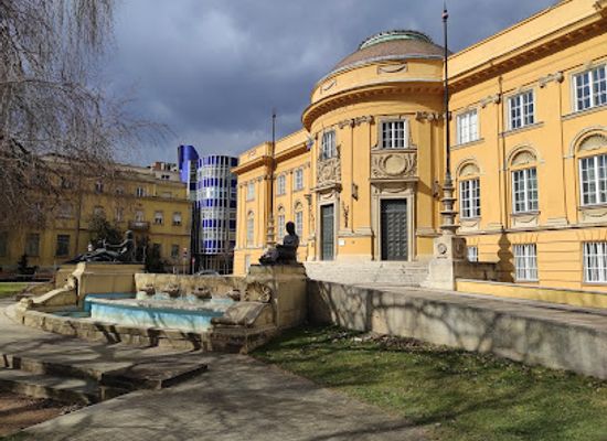 hungary/debrecen/landmark/deri-museum
