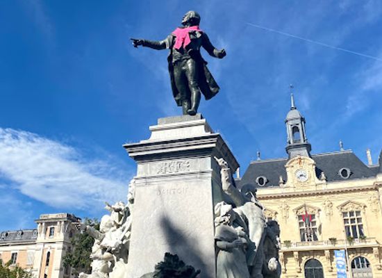 france/aquitaine/landmark/statue-of-danton