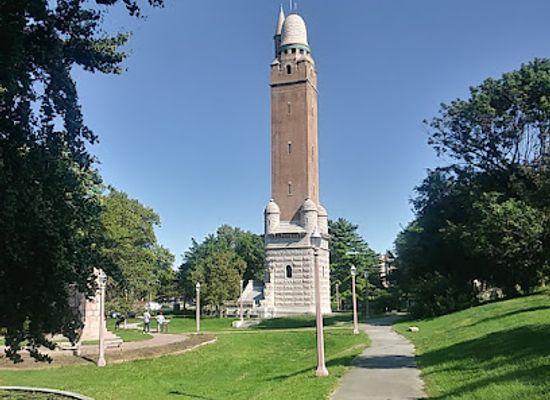 missouri/st-louis/central-west-end/landmark/compton-hill-water-tower