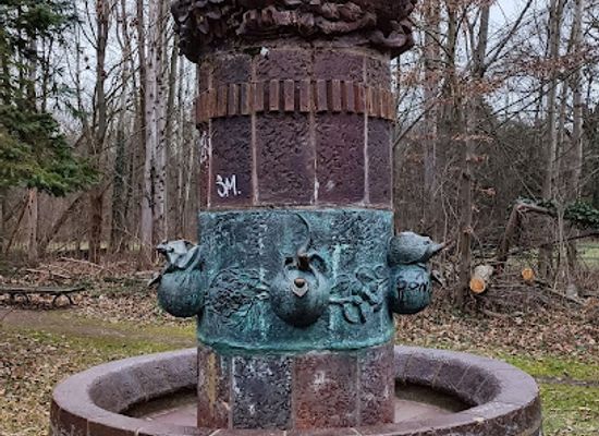 germany/leipzig/connewitz/landmark/froschbrunnen
