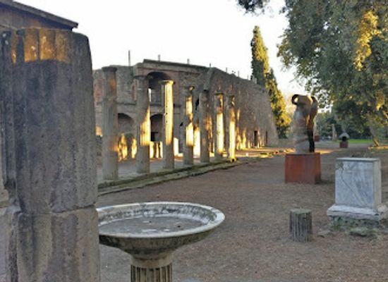 italy/pompeii/landmark/triangular-forum