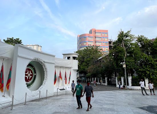 maldives/male/hulhule/landmark/victory-monument