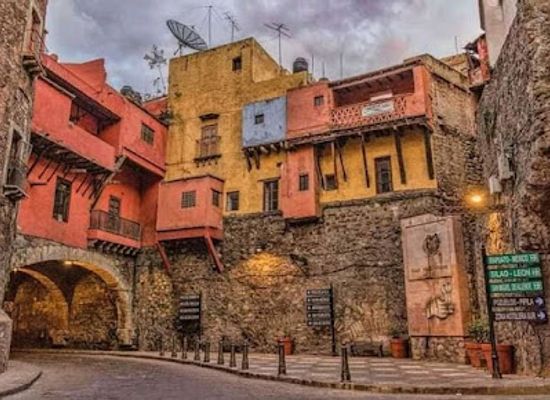 mexico/guanajuato/landmark/calle-subterranea