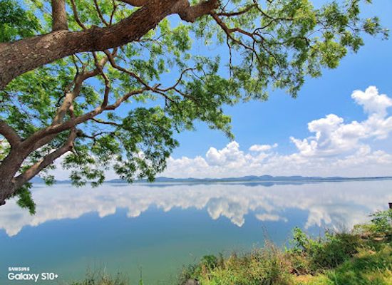 sri-lanka/minneriya-national-park/landmark/minneriya-wawe-devalaya