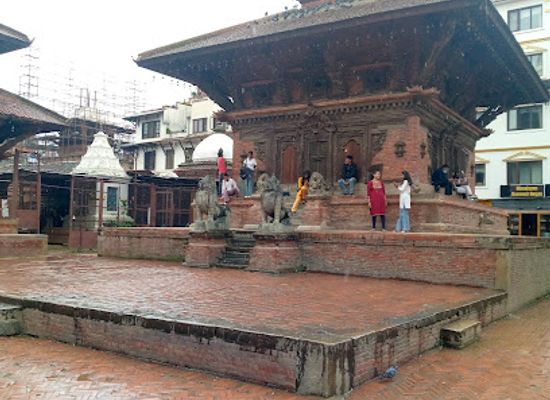 nepal/patan/patan-durbar-square/landmark/patan-durbar-square-handicrafts