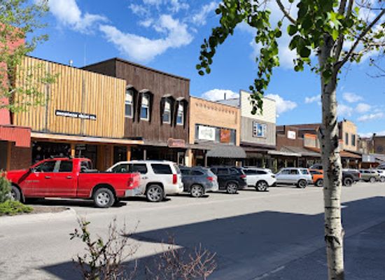 montana/whitefish/landmark/big-antiques