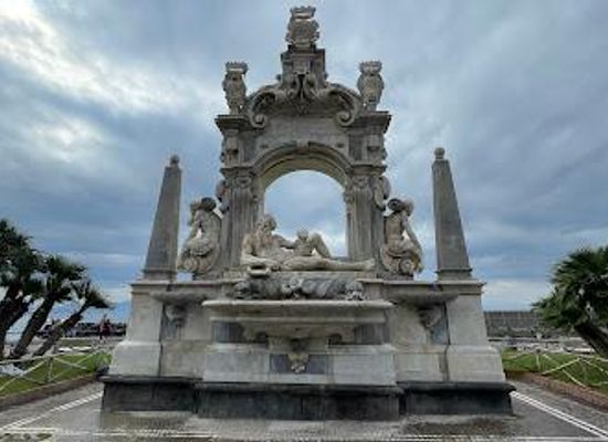 italy/pompeii/landmark/fontana-del-sebeto