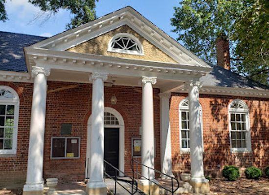 virginia/middle-peninsula/landmark/gloucester-historic-courthouse