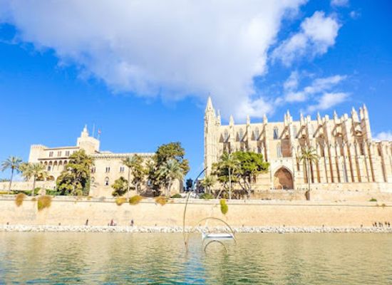 spain/balearic-islands/landmark/royal-palace-of-la-almudaina