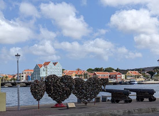 curacao/boka-tabla/landmark/punda-love-heart