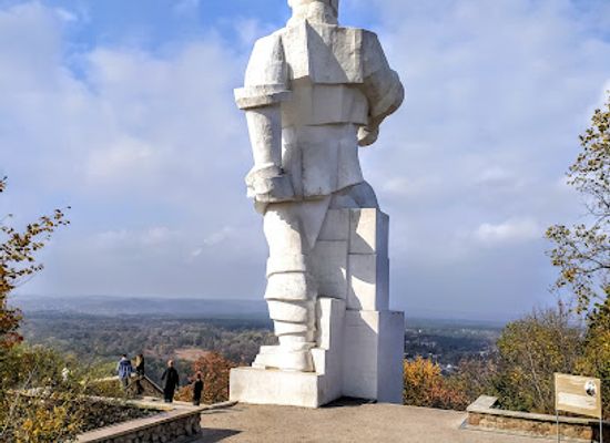 ukraine/tysovets/landmark/pam-yatnyk-artemu