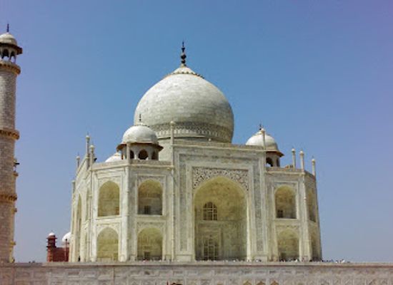 india/agra/landmark/taj-nature-walk