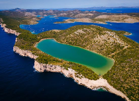 croatia/kornati-islands-national-park/landmark/lago-mir