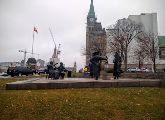 canada/ottawa/elgin-street/landmark/famous-five-statue