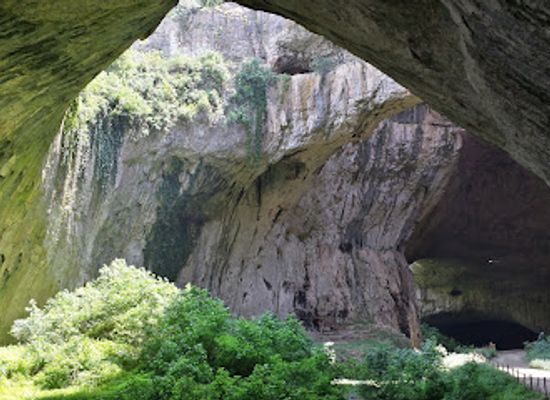 bulgaria/stara-planina/landmark/devetashka-cave