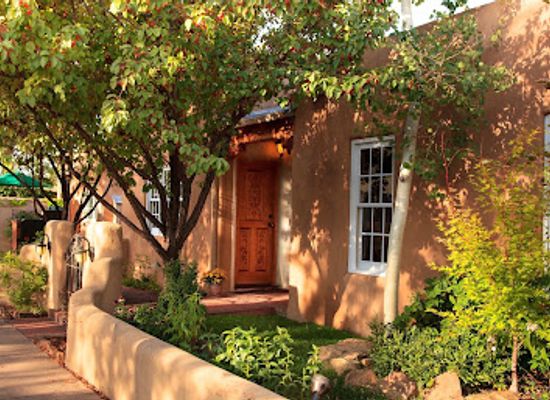 new-mexico/sante-fe/landmark/el-farolito-bed-breakfast-inn