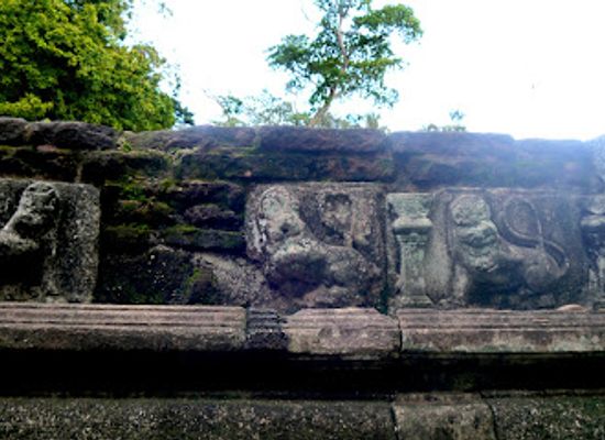 sri-lanka/polonnaruwa/landmark/kumara-pokuna-32-pond