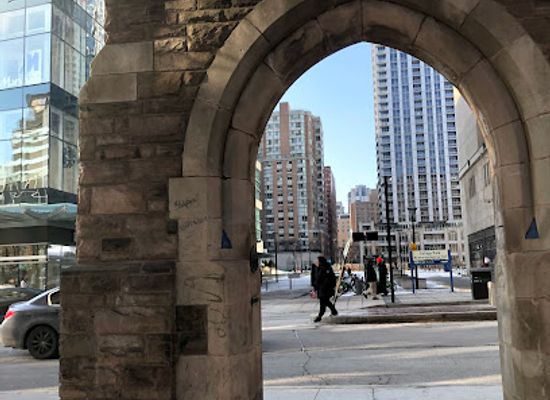 canada/toronto/landmark/mcgill-street-arch
