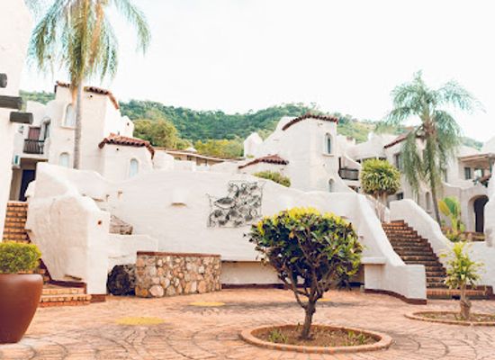 zimbabwe/kariba/landmark/caribbea-bay-hotel