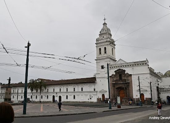 ecuador/quito/la-mariscal/landmark/monumento-mariscal-sucre