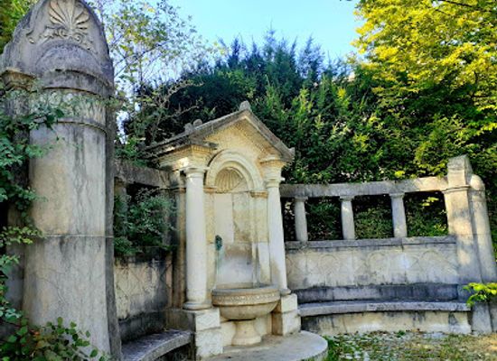 switzerland/zurich/enge/landmark/burgli-brunnen