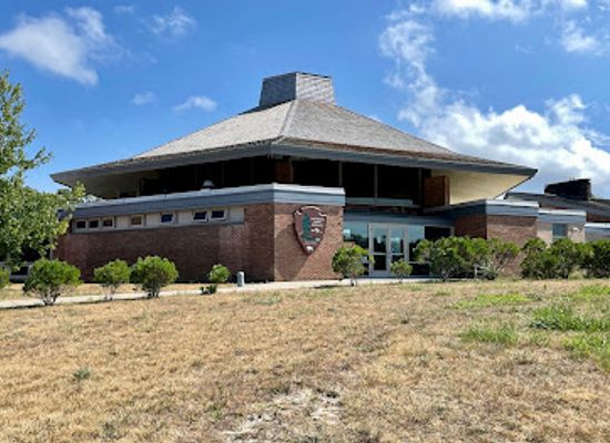 massachusetts/cape-cod/landmark/cape-cod-national-seashore-salt-pond-visitor-center