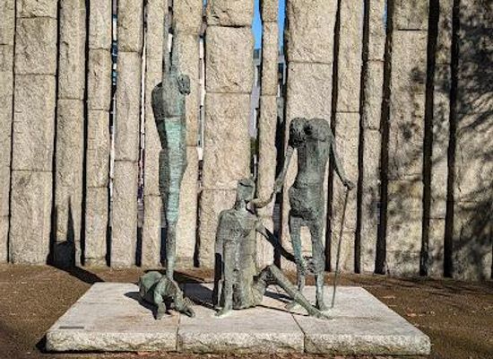 ireland/county-dublin/landmark/edward-delaney-s-famine-memorial
