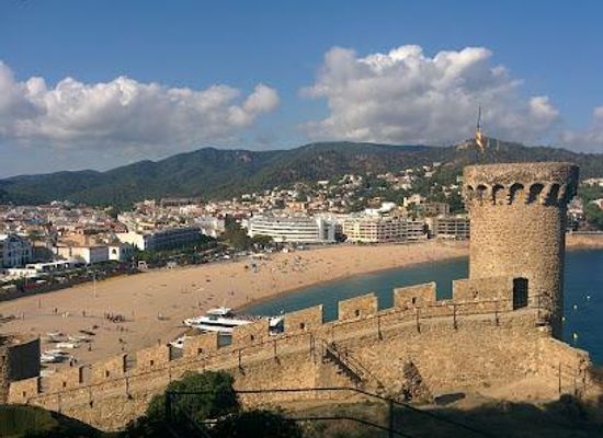 spain/catalonia/landmark/muralles-de-la-vila-vella
