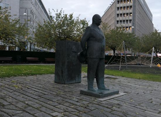 norway/oslo/landmark/king-olav-v