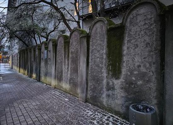 poland/krakow/landmark/remains-of-the-ghetto-wall