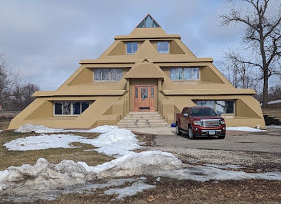 iowa/clear-lake/landmark/the-pyramid-house