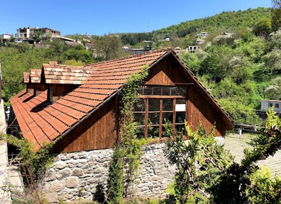 armenia/dilijan/landmark/flying-ostrich-by-dolmama